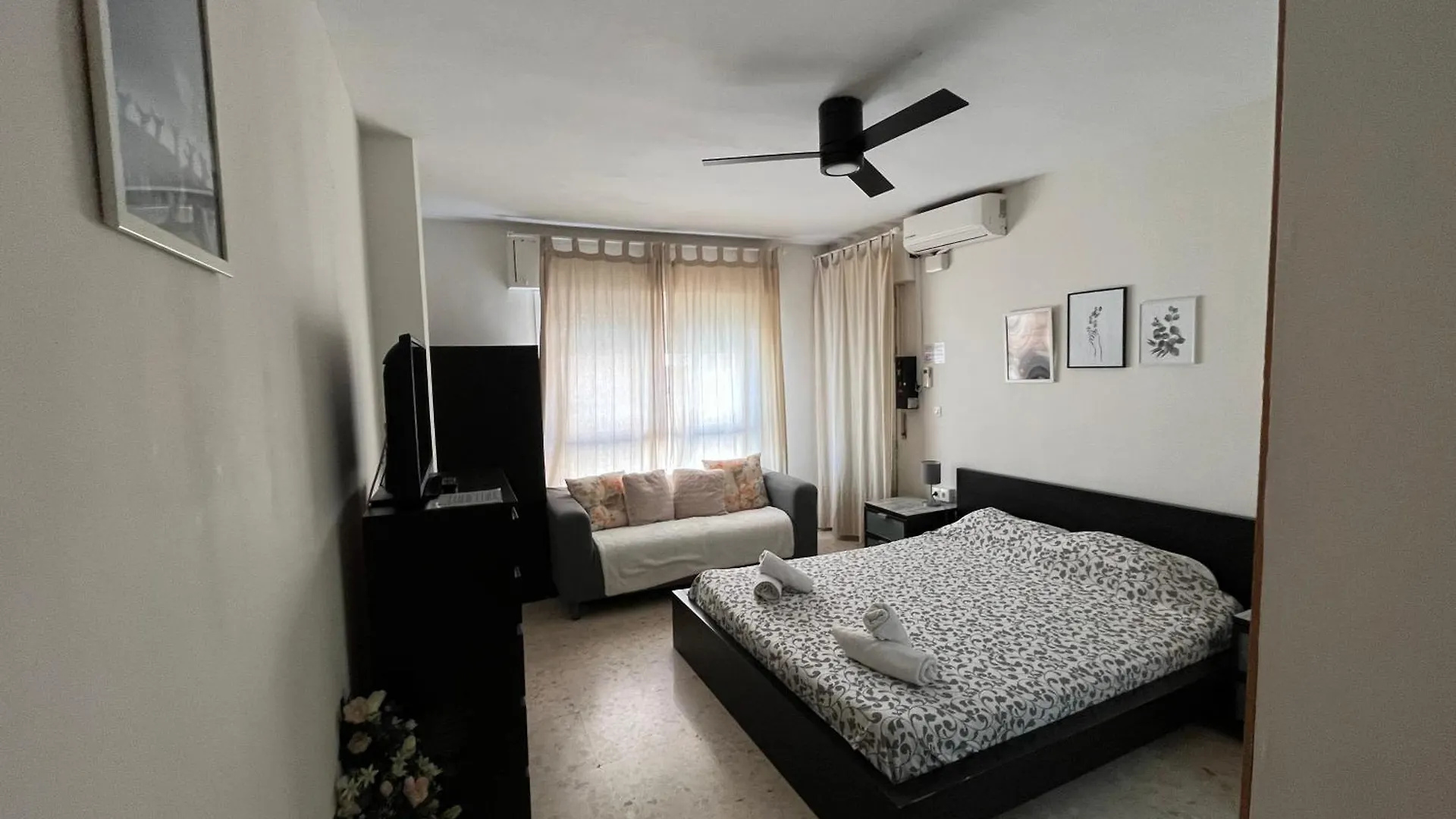 **  Rafaela Guest House Malaga Spain